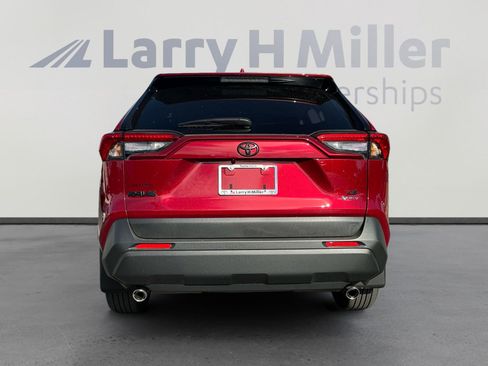 Certified 2025 Toyota RAV4 LE AWD/4WD image 4