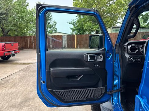 Used 2021 Jeep Wrangler Unlimited Sahara AWD/4WD image 14