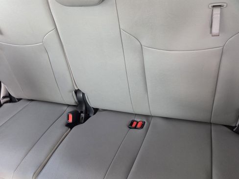 Used 2025 Toyota Sienna XLE FWD image 6