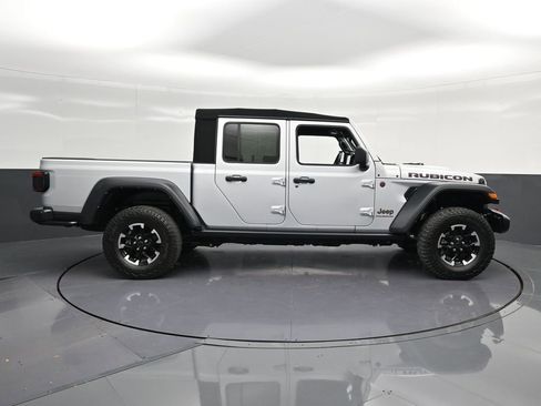 Used 2024 Jeep Gladiator Rubicon w/ Safety Group AWD/4WD image 4