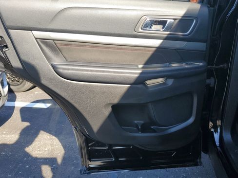 Used 2018 Ford Explorer XLT w/ Equipment Group 202A image 10