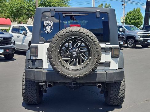 Used 2018 Jeep Wrangler Unlimited Rubicon w/ Dual Top Group AWD/4WD image 5