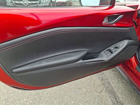 Used 2018 MAZDA MX-5 Miata RF Club RWD image 11
