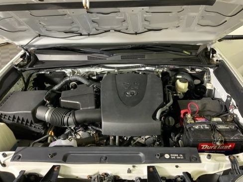 Used 2017 Toyota Tacoma SR5 w/ Tow Package AWD/4WD image 35