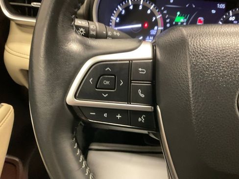 Used 2022 Toyota Highlander XLE image 13