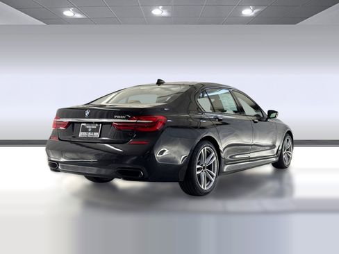 Used 2017 BMW 750i RWD image 9