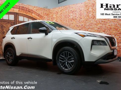 Used 2023 Nissan Rogue S image 1