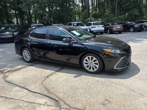 Used 2022 Toyota Camry LE FWD image 4