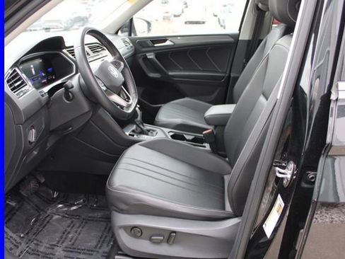 Certified 2023 Volkswagen Tiguan SE image 13