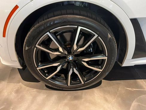 Used 2022 BMW X7 xDrive40i w/ M Sport Package AWD/4WD image 10