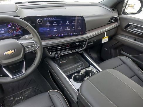 New 2026 Chevrolet Suburban Premier image 23