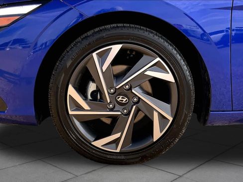 Used 2025 Hyundai Elantra SEL FWD image 10