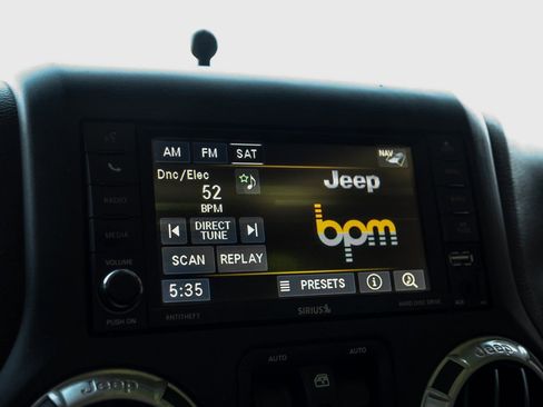 Used 2017 Jeep Wrangler Unlimited Rubicon image 29