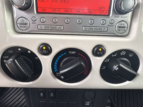 Used 2012 Toyota FJ Cruiser 2WD w/ Convenience Pkg image 18