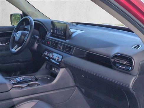 Certified 2025 Honda Pilot Touring image 25