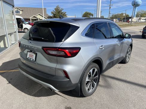 Used 2023 Ford Escape Platinum image 8