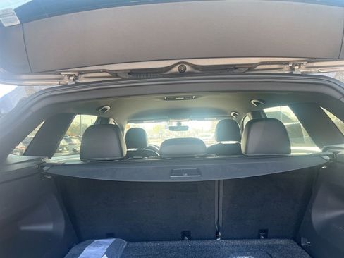 Used 2022 Volkswagen Atlas Cross Sport SE image 9