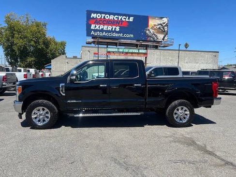 Used 2017 Ford F250 Lariat w/ Lariat Ultimate Package image 4