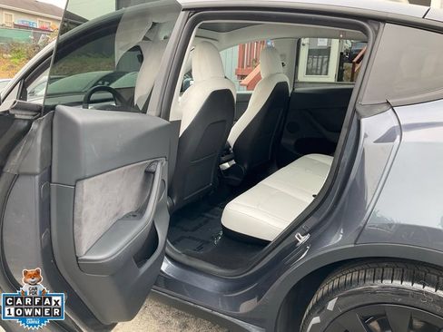 Used 2022 Tesla Model Y Long Range AWD/4WD image 28