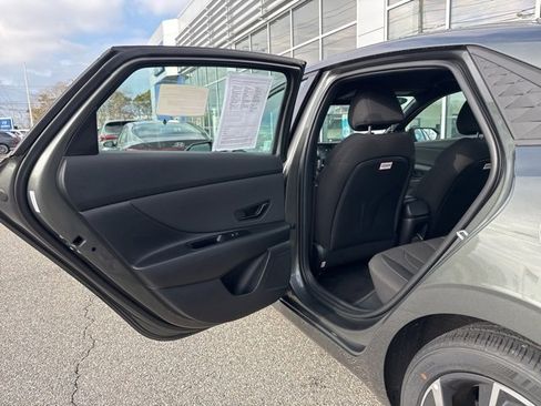 Certified 2025 Hyundai Elantra Sport image 49