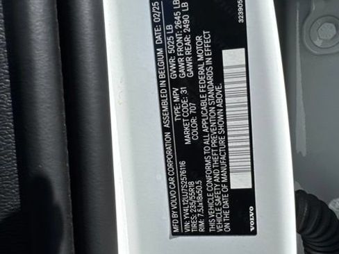 Certified 2025 Volvo XC40 B5 Core AWD/4WD image 27