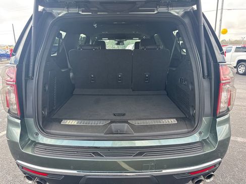 Used 2023 Chevrolet Suburban Premier image 19