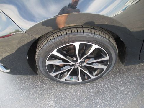 Used 2018 Toyota Corolla XSE image 13