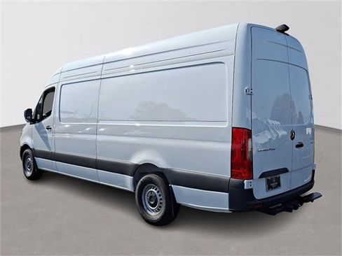 Used 2025 Mercedes-Benz Sprinter 2500 image 7