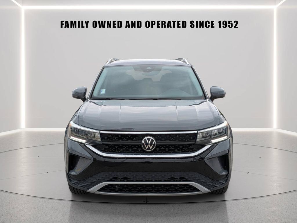 Certified 2023 Volkswagen Taos SE FWD image 6