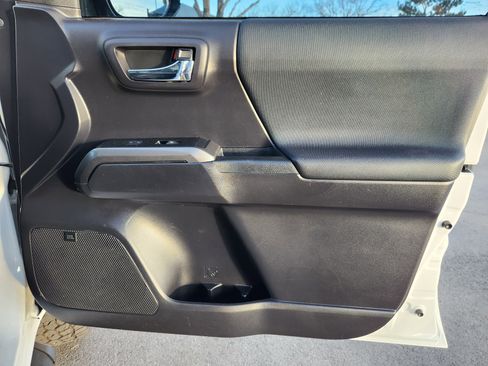 Used 2020 Toyota Tacoma image 18