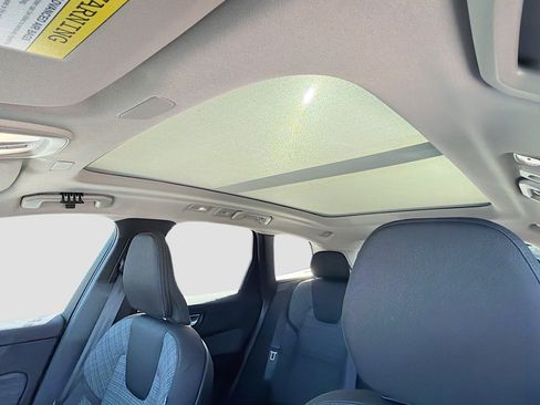 Used 2022 Volvo XC60 B5 Momentum image 26