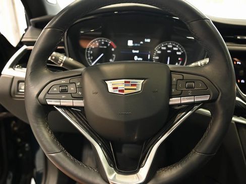 Used 2025 Cadillac XT6 Premium Luxury image 24