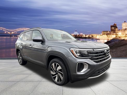 Used 2024 Volkswagen Atlas SE w/ Panoramic Sunroof Package image 4