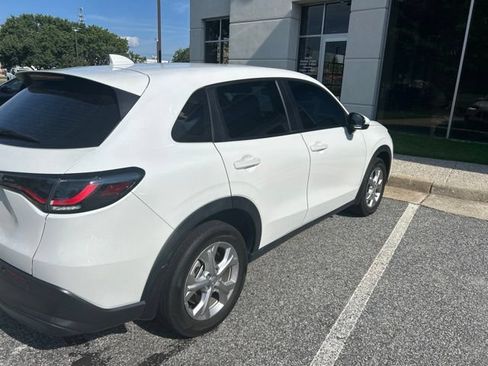 Used 2023 Honda HR-V LX image 3