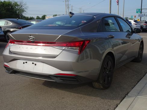 Used 2023 Hyundai Elantra SEL FWD image 5