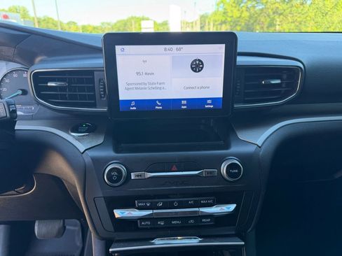 Used 2020 Ford Explorer XLT w/ Equipment Group 202A AWD/4WD image 18