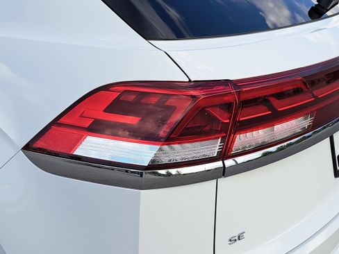 Used 2025 Volkswagen Atlas Cross Sport SE image 31