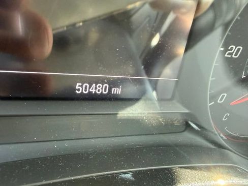Used 2024 Chevrolet Trax RS w/ Sunroof Package FWD image 9