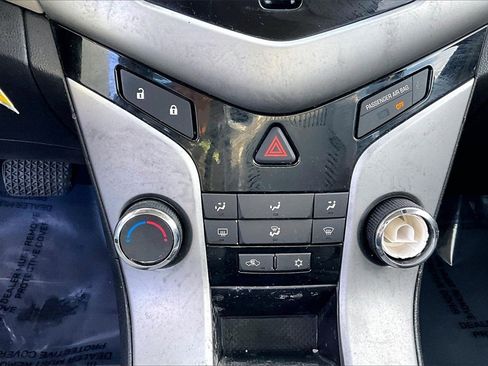 Used 2014 Chevrolet Cruze LT image 31