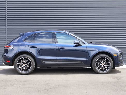 Certified 2023 Porsche Macan AWD/4WD image 9