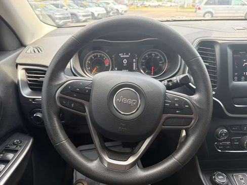 Used 2020 Jeep Cherokee Latitude AWD/4WD image 12