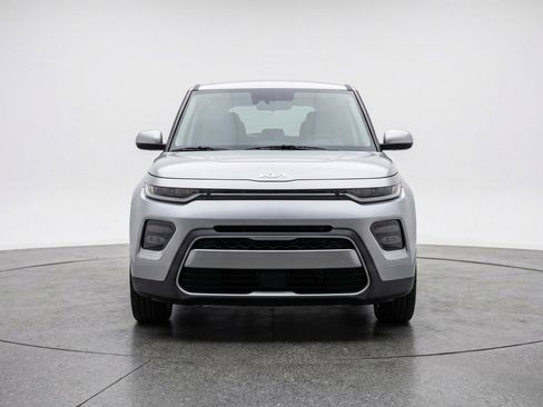 Used 2025 Kia Soul LX w/ LX Technology Package FWD image 2