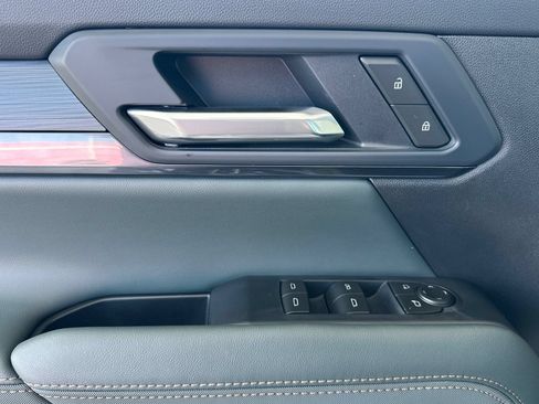 New 2026 GMC Terrain AT4 w/ Technology Package II AWD/4WD image 9