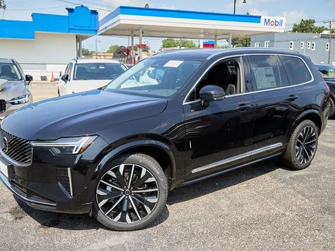 New 2025 Volvo XC90 B6 Plus w/ Protection Package image 3