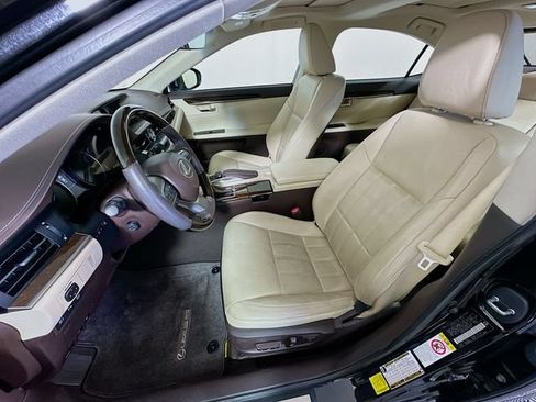 Used 2016 Lexus ES 350 w/ Luxury Package w/Wood Trim FWD image 12