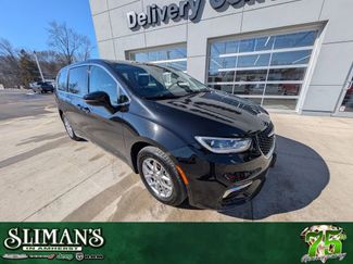 Used 2024 Chrysler Pacifica Touring-L video 1