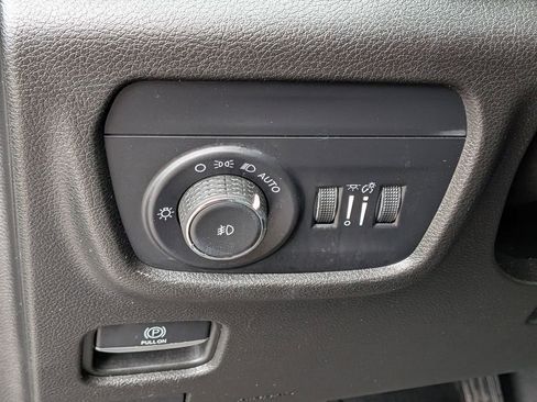 Certified 2023 Jeep Grand Cherokee L Limited AWD/4WD image 16
