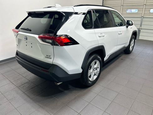 Used 2021 Toyota RAV4 XLE w/ Convenience Package AWD/4WD image 3