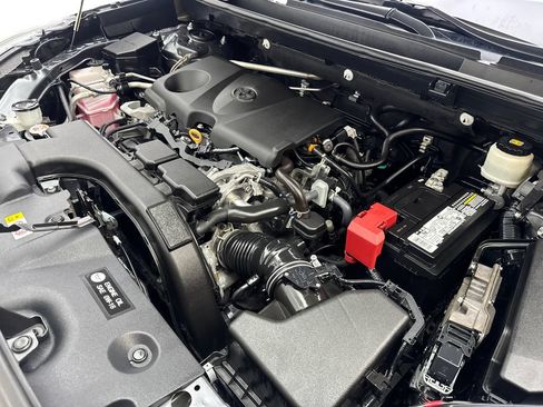 Used 2021 Toyota RAV4 LE FWD image 75