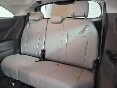 Used 2026 Toyota Sienna XLE FWD image 14